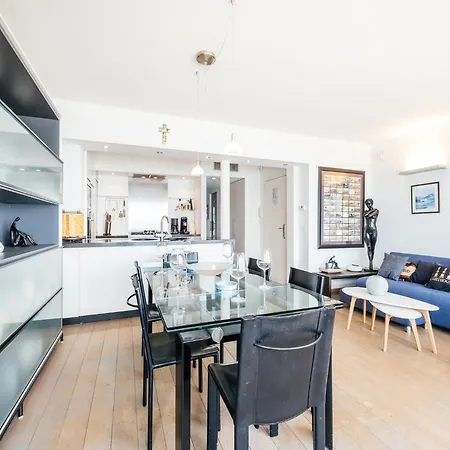Stunning Sea View, Cleaning Included Apartament