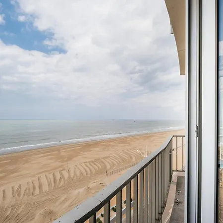 Apartament Stunning Sea View, Cleaning Included Koksijde