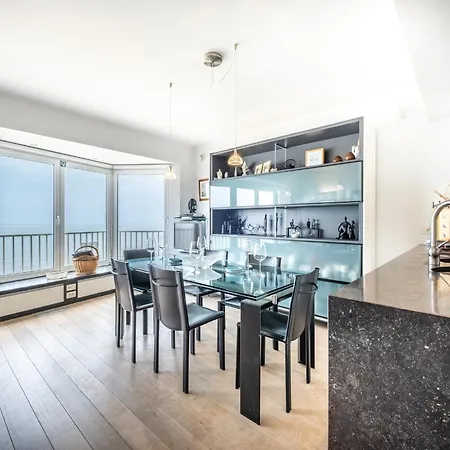 Stunning Sea View, Cleaning Included Apartament