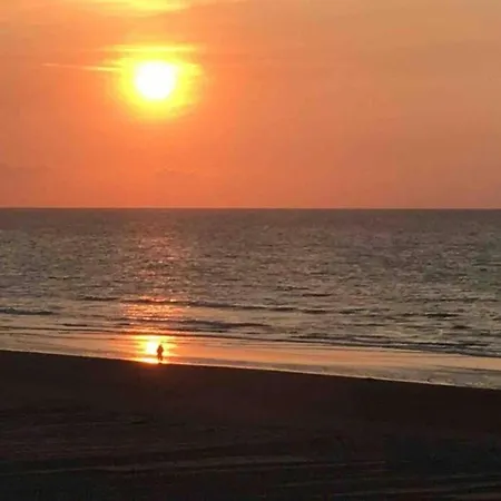 Stunning Sea View, Cleaning Included Apartament